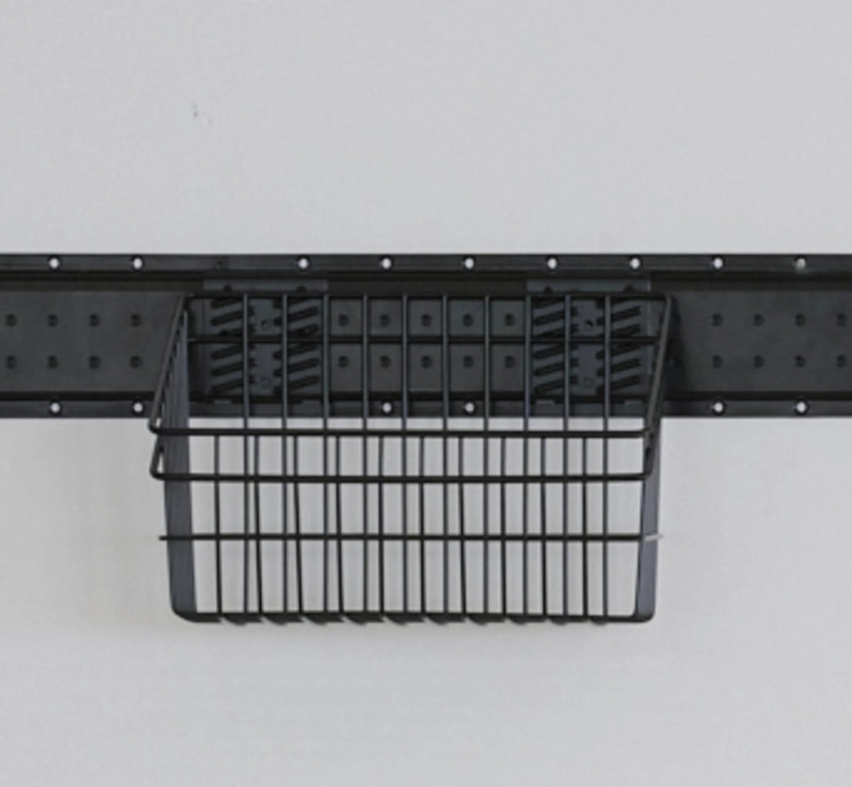Heavy Duty Metal Wire Basket 55lb Capacity R925960