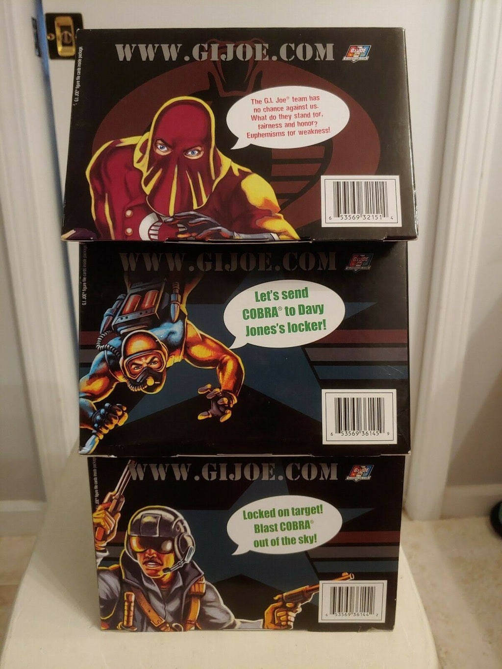 Boxed Set of 3 Action Figures O9607