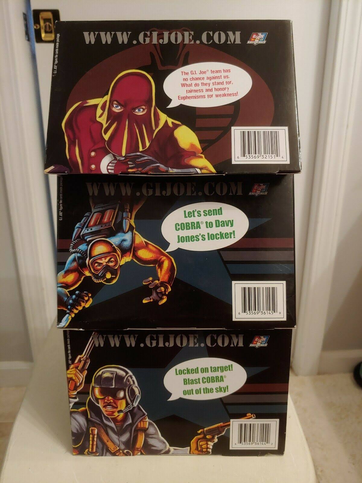 Boxed Set of 3 Action Figures O9607