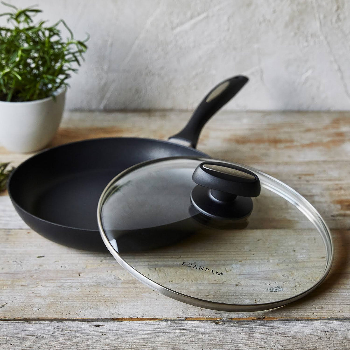 9.5x22 Skillet with Lid T408604