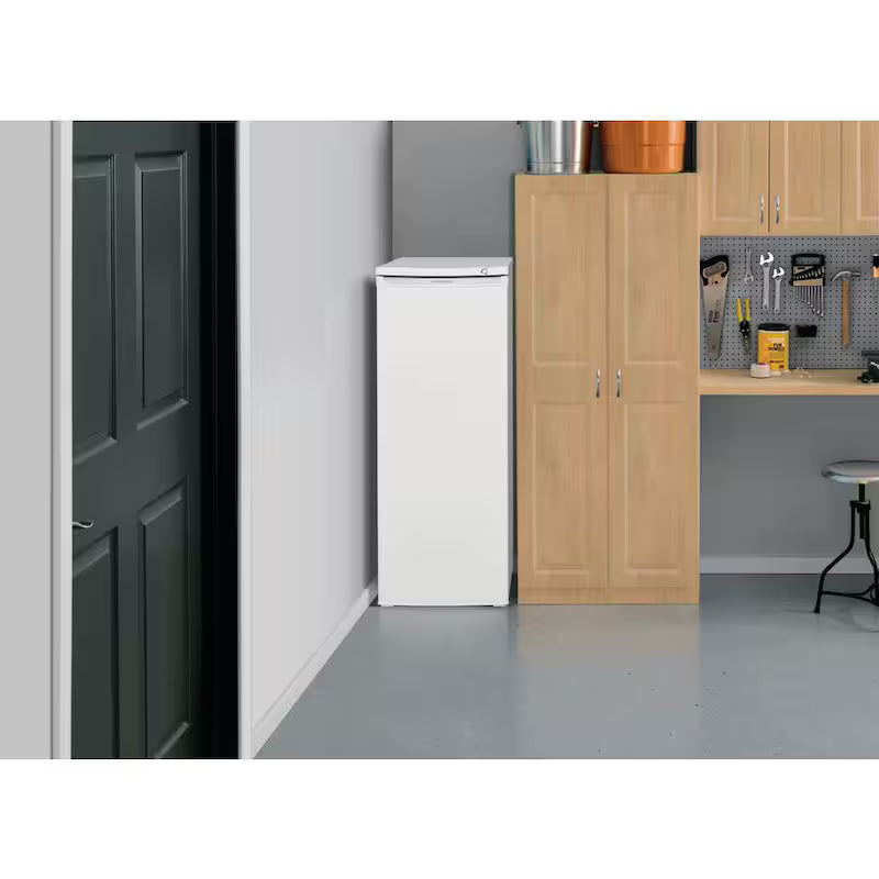 6 cu. Ft. Upright Freezer F773506