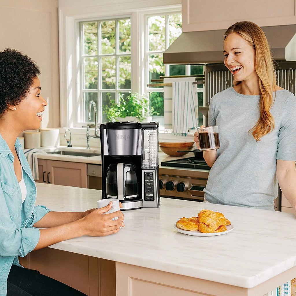 Programmable Coffee Maker with 12 Cup Glass Carafe O69886